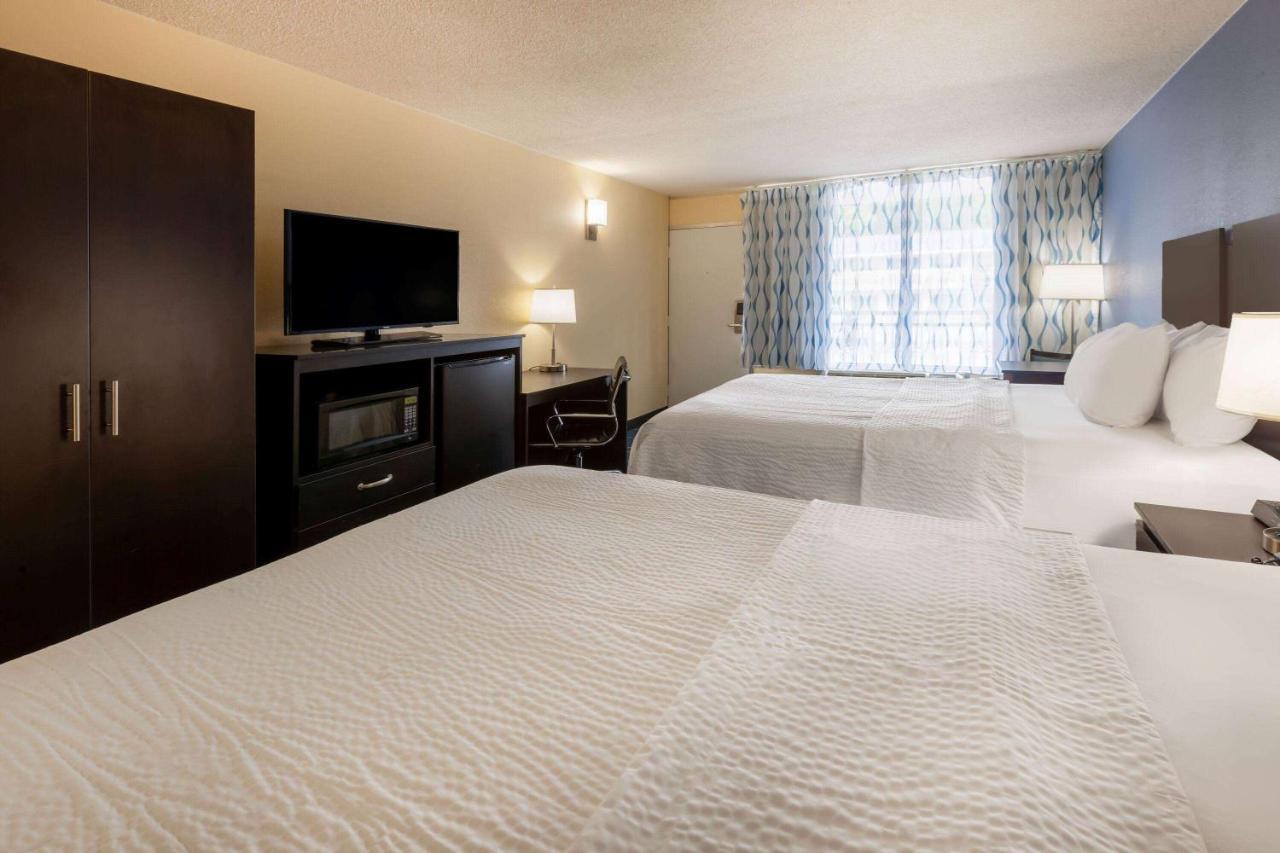 Days Inn By Wyndham Charles Town Dış mekan fotoğraf